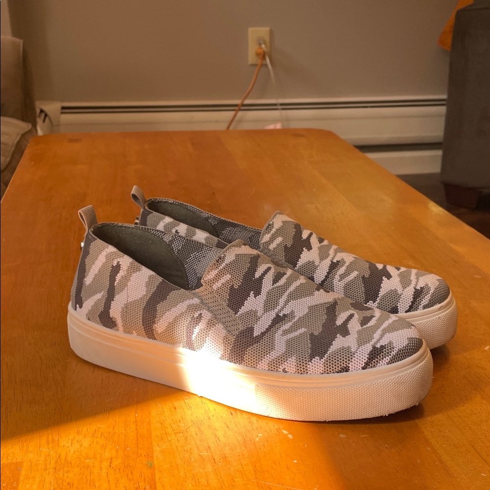 Steve Madden Gray Camouflage Slip-Ons